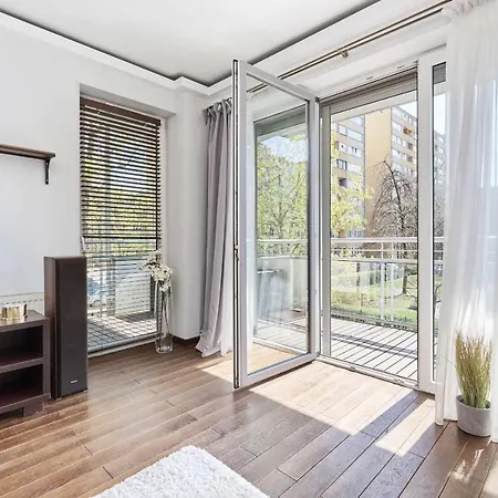 Apartman Comfy With Parking By Renters