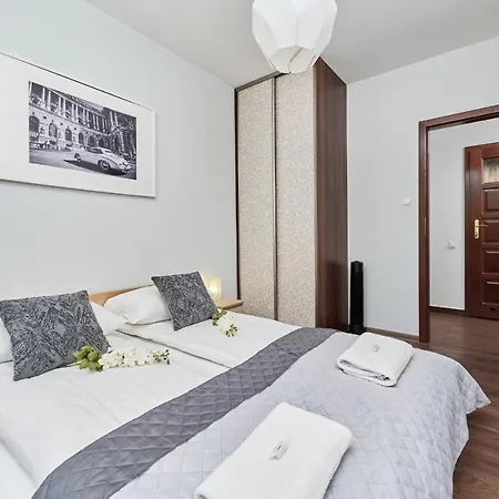 Comfy With Parking By Renters Apartman *