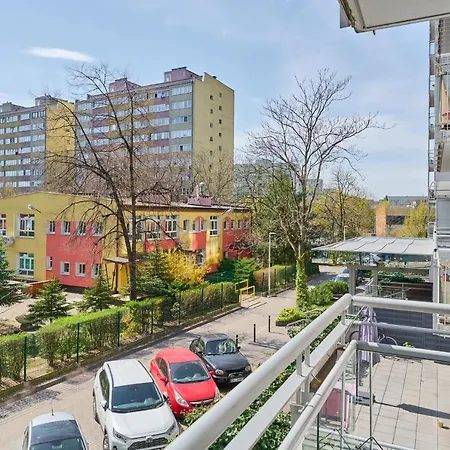 Comfy With Parking By Renters Apartman Wrocław